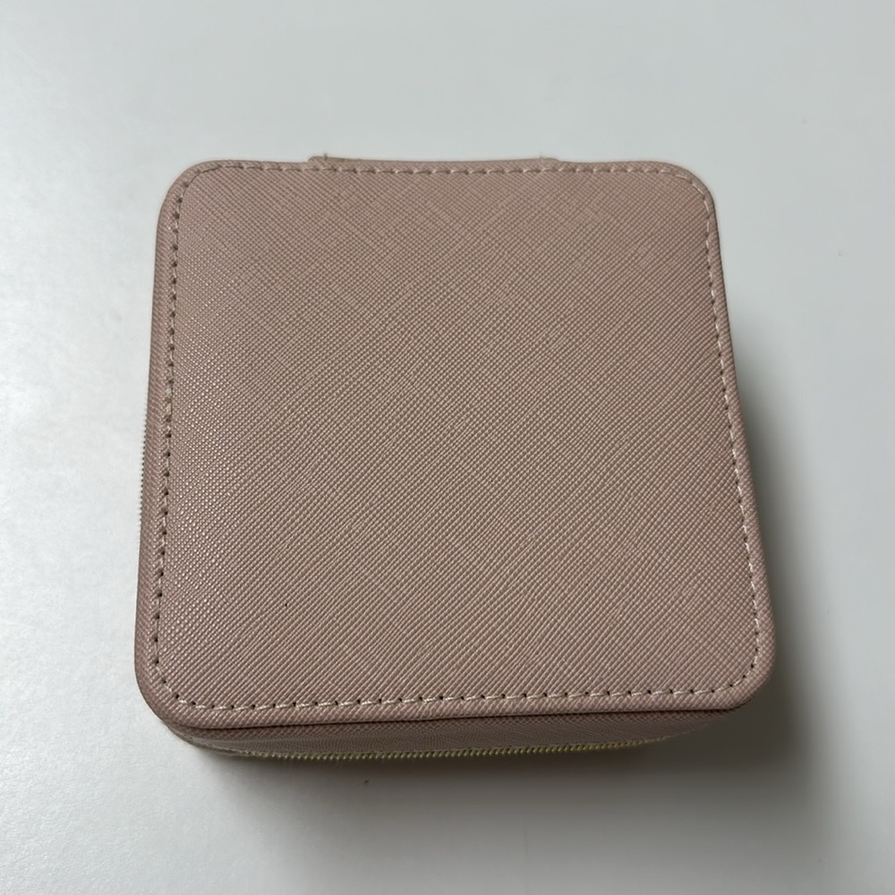“B” Jewelry Box - Picture 4 of 4